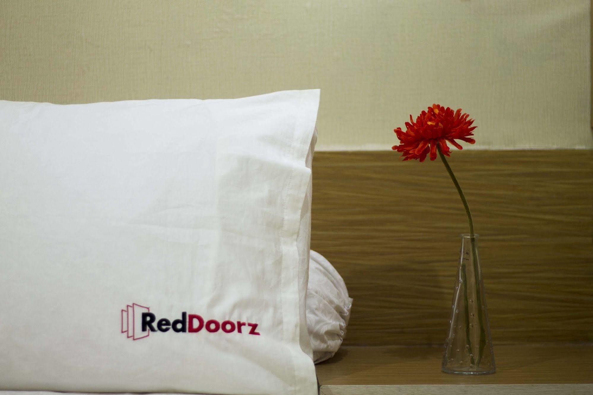 Hotel Reddoorz @ Pantai Cemara Sanur Exterior foto